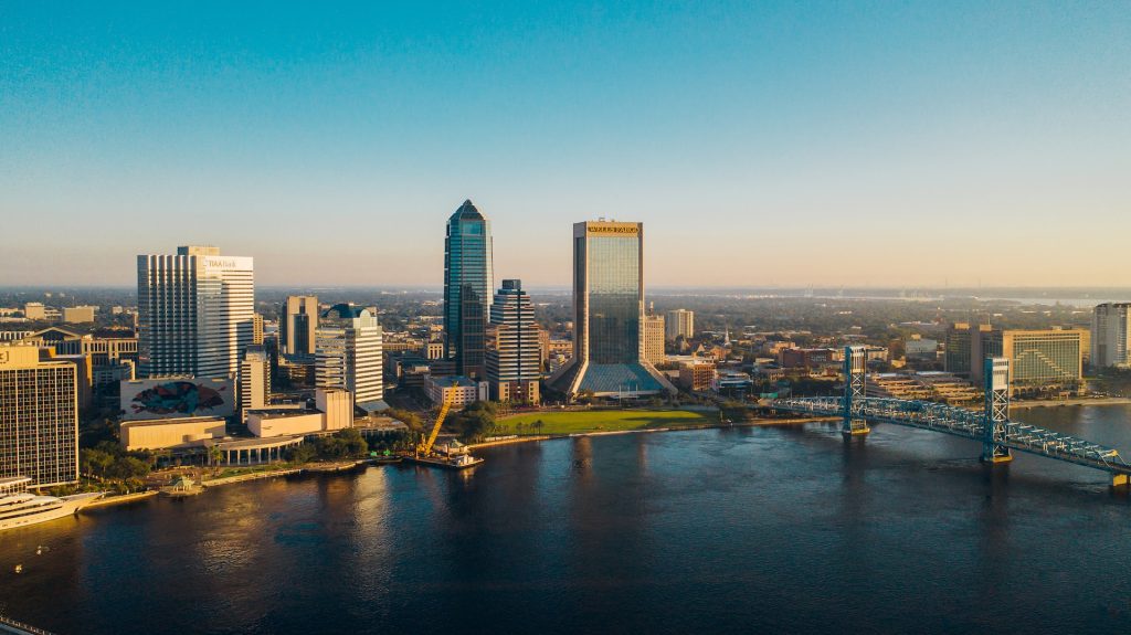 Jacksonville skyline as an example of Florida's recovery&detox friendly initiatives